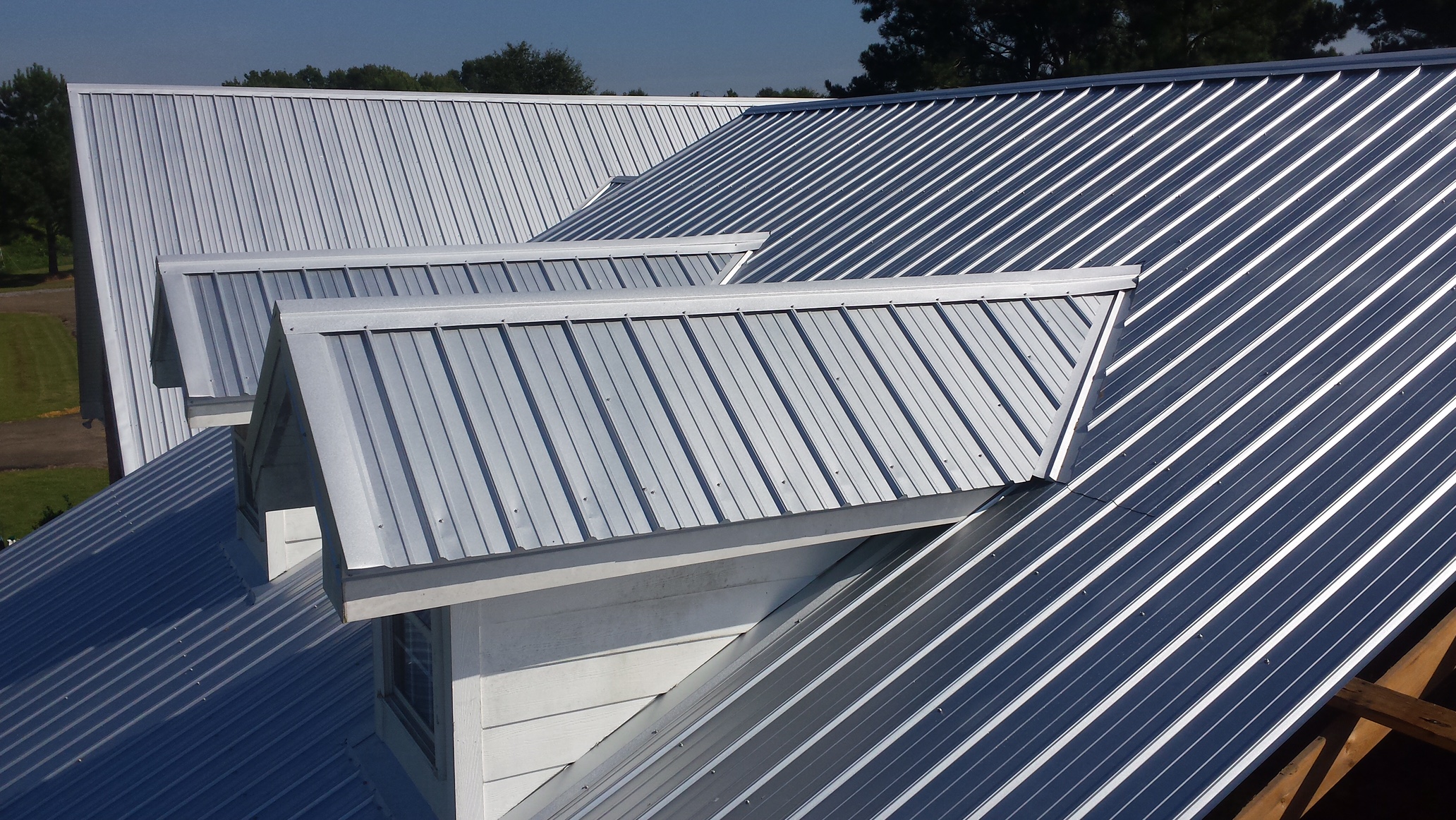 House in San Diego With Standing Seam Metal Roof